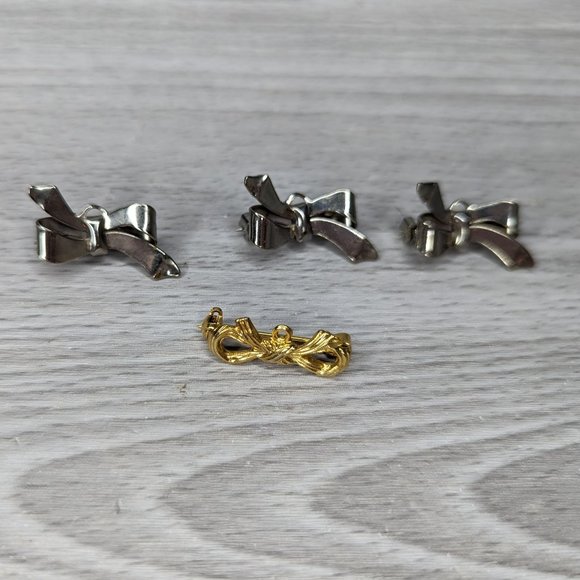 4 Small Metal Bow Pendant/Pins - Picture 1 of 5
